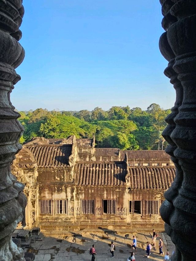 🌅 Magical Sunrise at Angkor Wat, Cambodia 📸 🌅 Magical Sunrise at Angkor Wat, Cambodia 📸