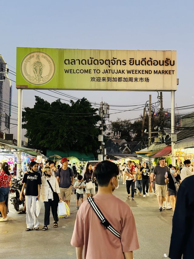 Bangkok’s 🇹🇭Biggest Weekend Market🛍️