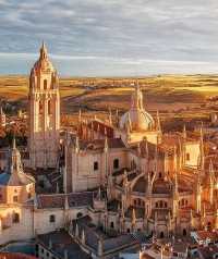 Segovia, strolling in the historic city.