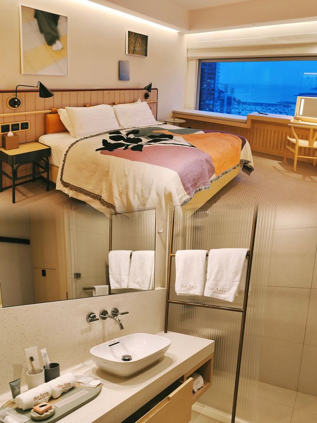 Hong Kong Accommodation | Average of 450+ per person for a sea view room near Central.