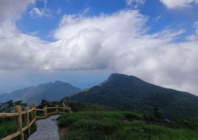 桂林貓兒山｜華南之巔~雲霧繚繞之峰