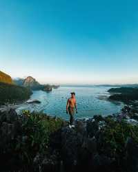 Forgot the snooze button; wake up to the adrenaline rush of Taraw Cliff in El Nido! Spoiler alert: The views up there are worth the early rise. 🌄