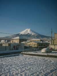 開往富士山的電車富士急行線視角看富士山