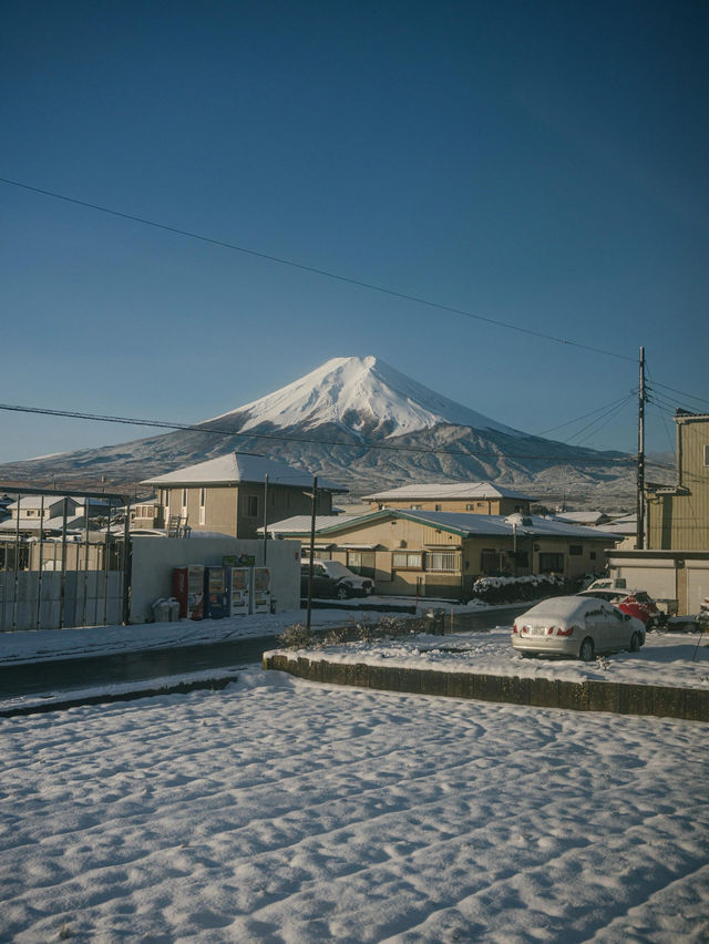 開往富士山的電車富士急行線視角看富士山