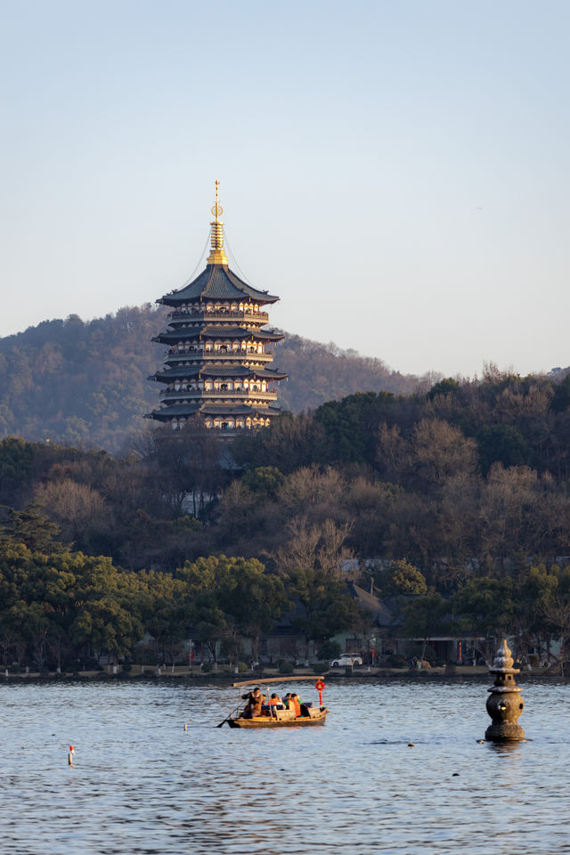 "The Pavilion of Mutual Affection", the epitome of romantic sunset at the heart of West Lake.