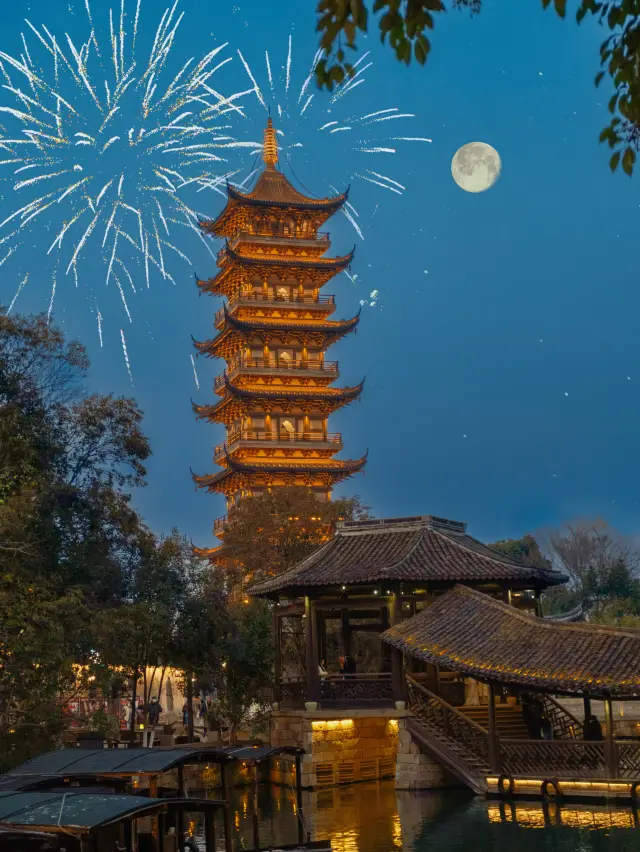 It's hard to imagine that I found the feeling of celebrating Chinese New Year in my childhood in Wuzhen