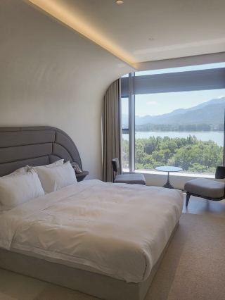 A trip to Hangzhou, enjoying the pleasant time at Run Hotel with my bestie