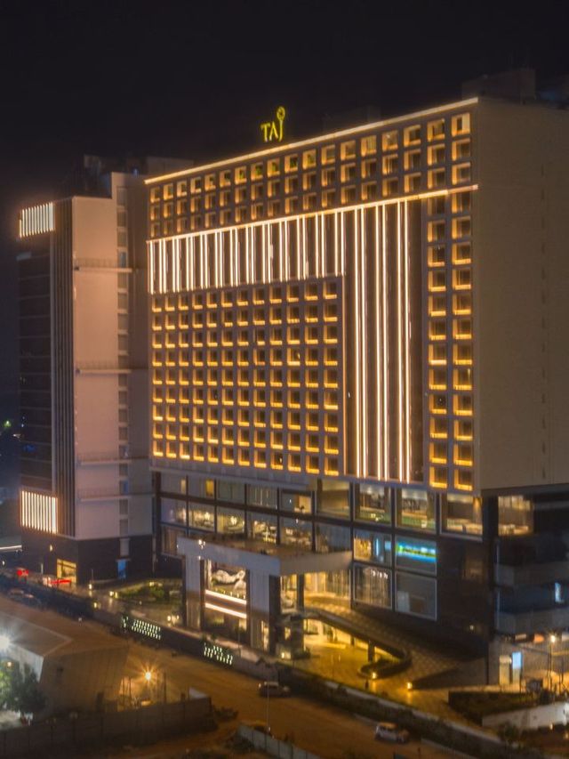🌟✈️ Ahmedabad's Luxe Haven: Taj Skyline Highlights ✈️🌟