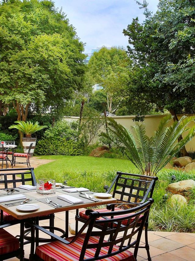 🌟 Sandton's Hidden Gem: Luxe Comfort & Serenity 🌟