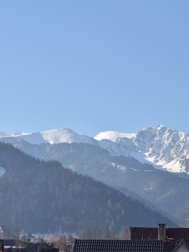 🏔️ Zakopane's Cozy Retreat: Pools, Views & Fun! 🛀