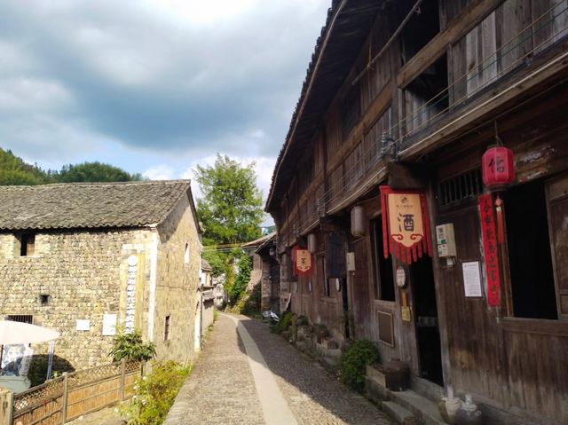 浙江古村落自駕遊~榉溪村 榉溪村位於浙江省金華市磐安縣南部，地處大盤山腹地，距離縣城安文38公里，榉溪。