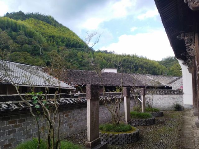 浙江古村落自駕遊~榉溪村 榉溪村位於浙江省金華市磐安縣南部，地處大盤山腹地，距離縣城安文38公里，榉溪。