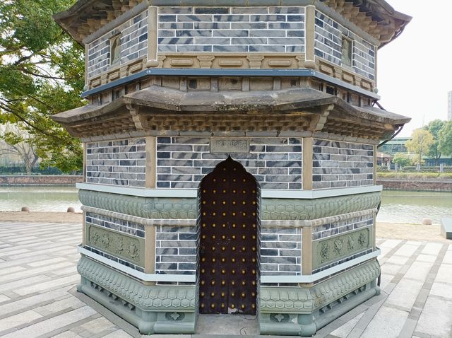 鎮龍三塔