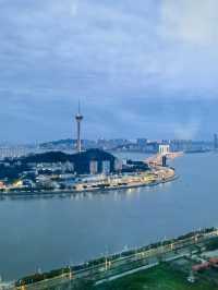 在靜水流光中找回內心的從容