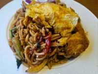 🌱 Hidden Gem in Mai’erma: A Vegetarian Restaurant with Heart and Purpose 🍛🕊️