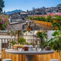 住喺古城旁邊，拉開窗簾就係美景，呢間民宿令我唔想走