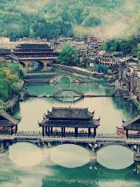 タイトル：中国・鳳凰古城の魅力を満喫！絶景と文化が詰まった旅ガイド​