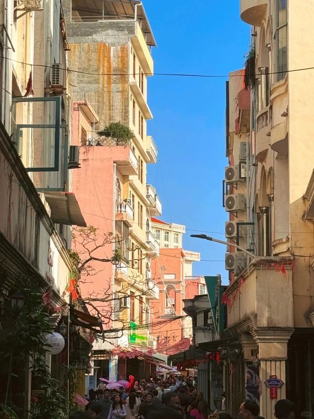 中越邊境嘅時髦小城，唔使出國門就體驗到東南亞風情，打卡山海秘境