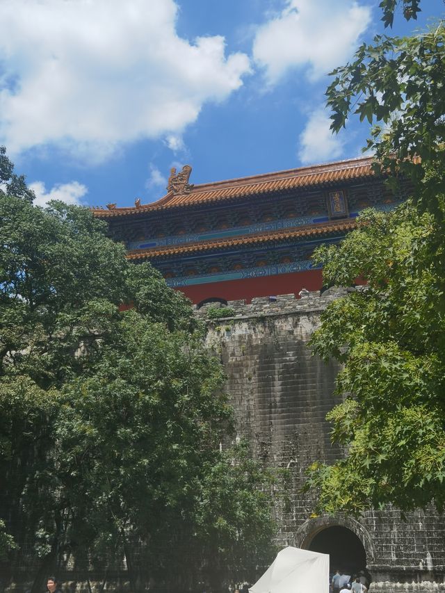 古雞鳴寺 - 江蘇省南京市玄武區雞鳴寺路1號，營業時間：7:00-17:30 夫子廟 - 江蘇省南京