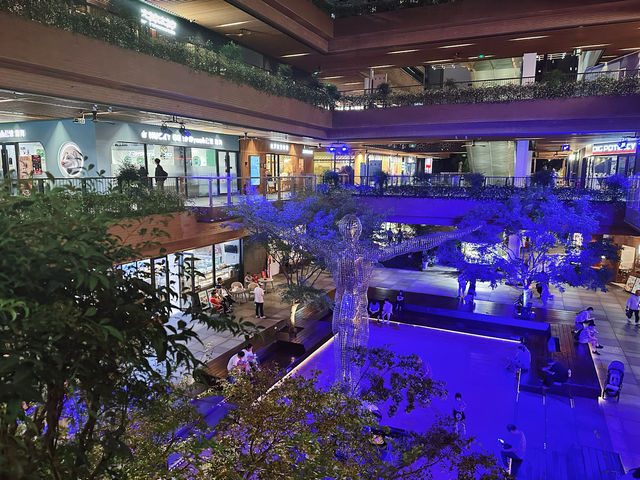 上海月亮灣｜霓虹夜色的浪漫約會勝地