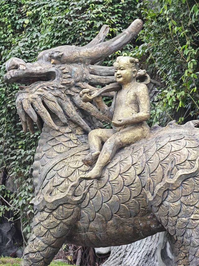 在時光的褶皺裡，與山海祕境溫柔相擁