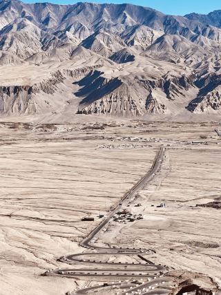 Autumn trip car rental tour in Korla, so comfortable