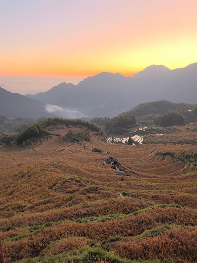 看日出雲海、逛古寨，拍照拍到內存滿