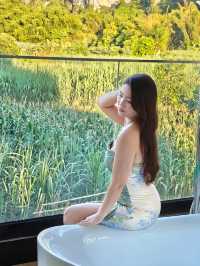 棲於明仕聚寶盆,一窗山水一窗福 推開門,喀斯特的青黛便撞進眼底——「畫山雲野Scenic山水度假