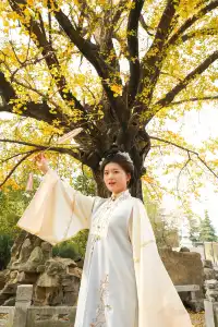 “我言秋日勝春朝”