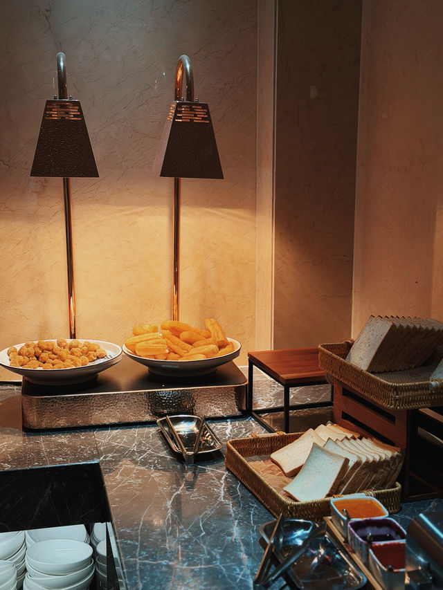 版納 | 在機場附近住進南洋風情酒店 從機場打車10分鐘左右就到,剛好晚上的飛機就不用舟車勞頓了。 版納 | 在機場附近住進南洋風情酒店 從機場打車10分鐘左右就到,剛好晚上的飛機就不用舟車勞頓了。