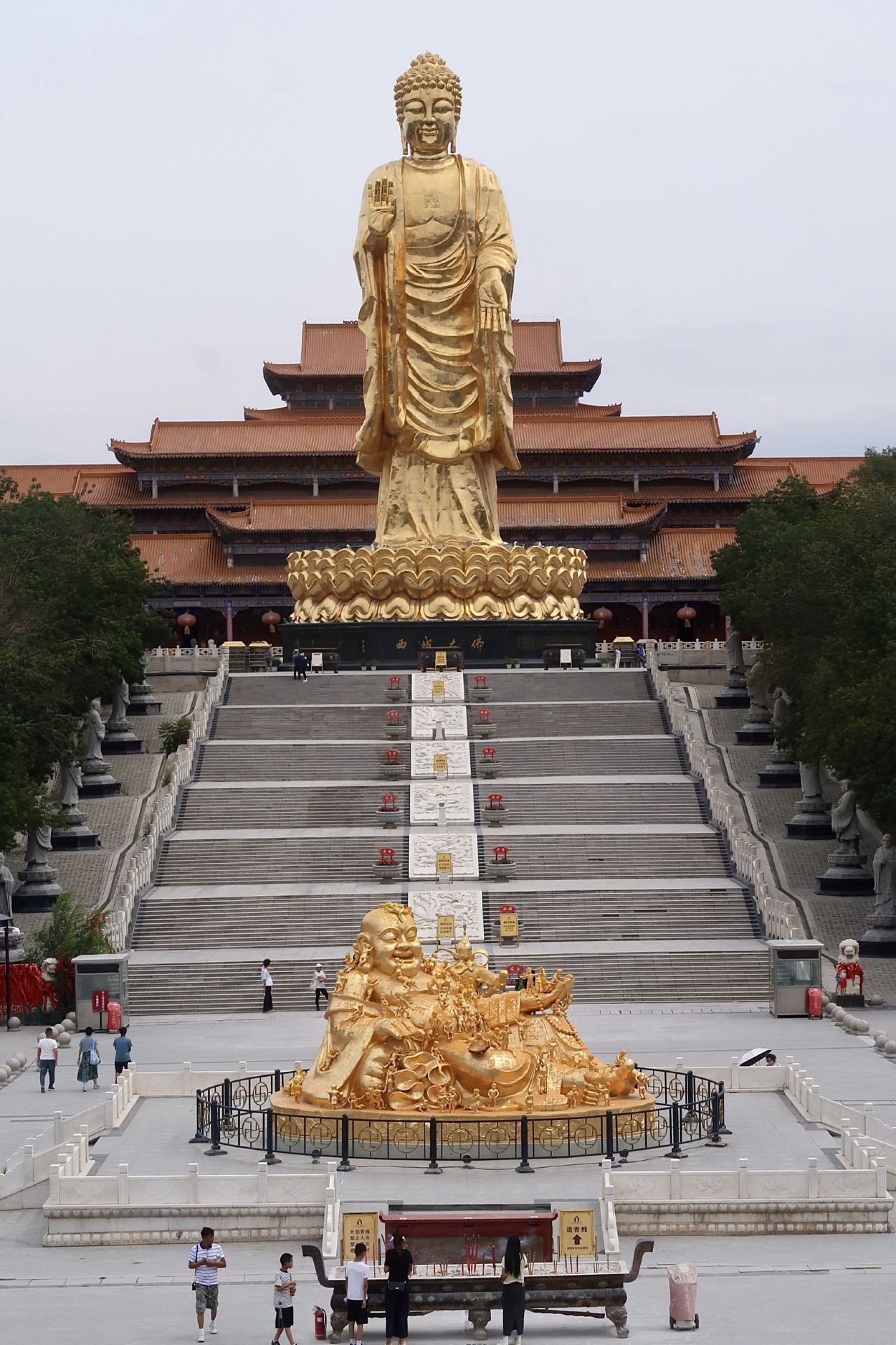 Công viên tượng Phật khổng lồ ở Urumqi