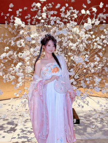 Attending a banquet at the palace! Shanghai's palace banquets are truly dazzling in their opulence.