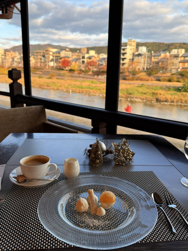 京都鴨川河畔的百年老店Funatsuru|賞楓品京式法餐 京都鴨川河畔的百年老店Funatsuru|賞楓品京式法餐