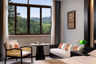 Stay in a century-old historic building and unlock a unique cultural travel experience in Lushan