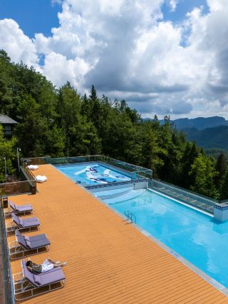 Escape the summer heat near Chongqing! Stay in a forest with a temperature of 25°C!
