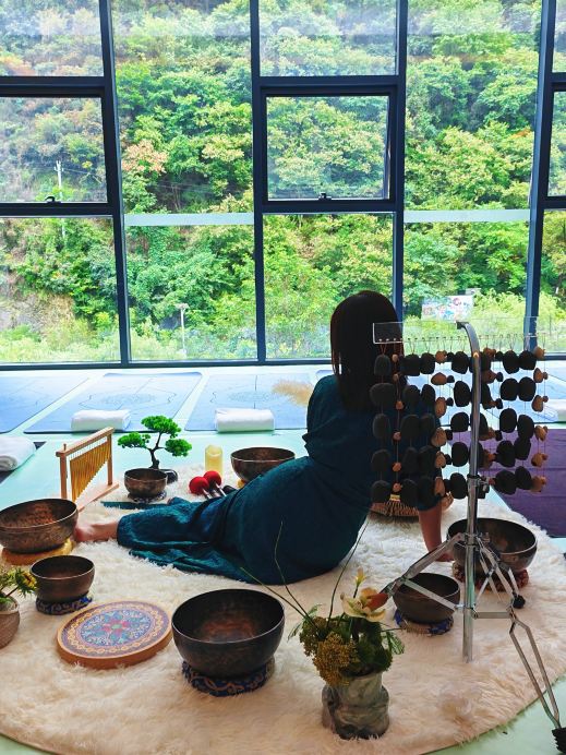 A private hot spring courtyard in the Qinling Mountains, with endless healing activities to enjoy!