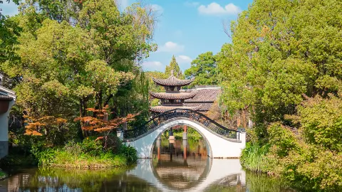Stay at Banyan Tree Hangzhou and enjoy exclusive access to a sculling boat on the outer lake — traveler post in Guilin