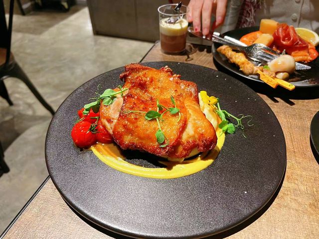 可以試到龍蝦嘅semi buffet(lab eat)