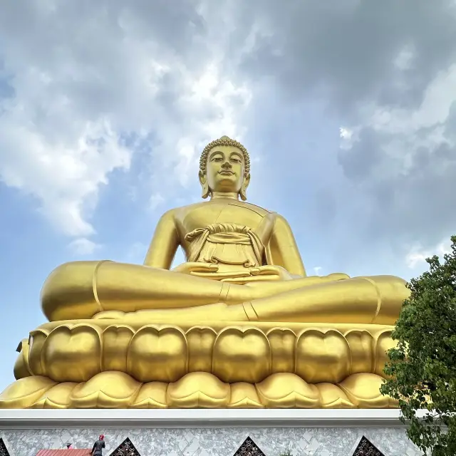 Wat Paknam Bhasicharoen 