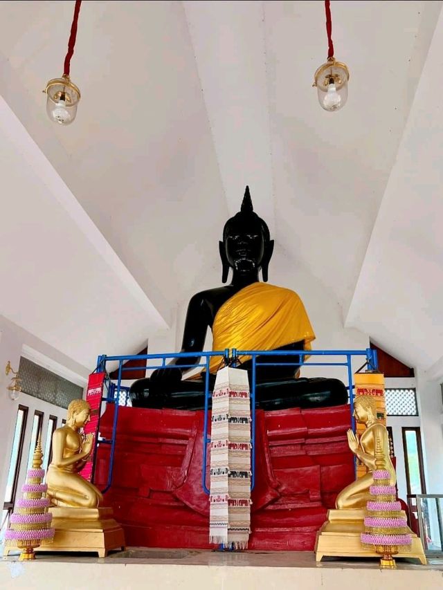 มาไหว้พระที่วัดปรางค์หลวง สร้างในสมัยอยุธยา นนทบุรี