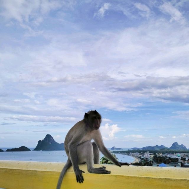 เขาช่องกระจก  วัดธรรมิการาม 