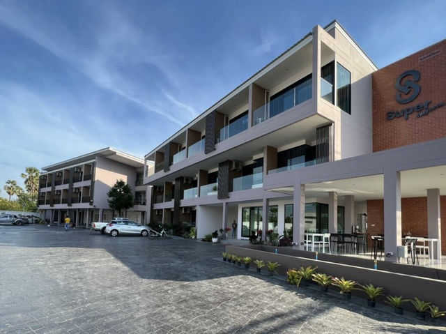 Super Highway Hotel