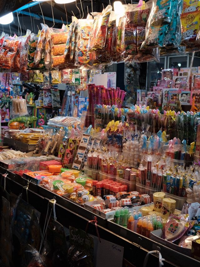 ตลาดน้ำอัมพวา เที่ยวใกล้กรุง บรรยากาศสุดโรแมนติก✨