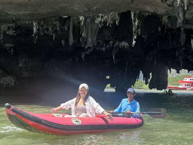 นั่งเรือแคนูเที่ยวถ้ำลอด อ่าวพังงา