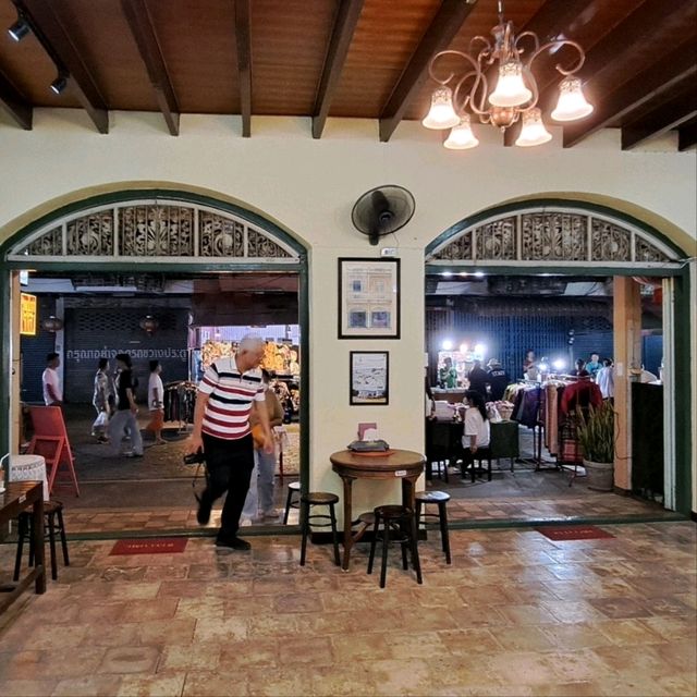 ร้านน้ำชาเจ้าสัว  Chaosua Tea Room  ลำปาง