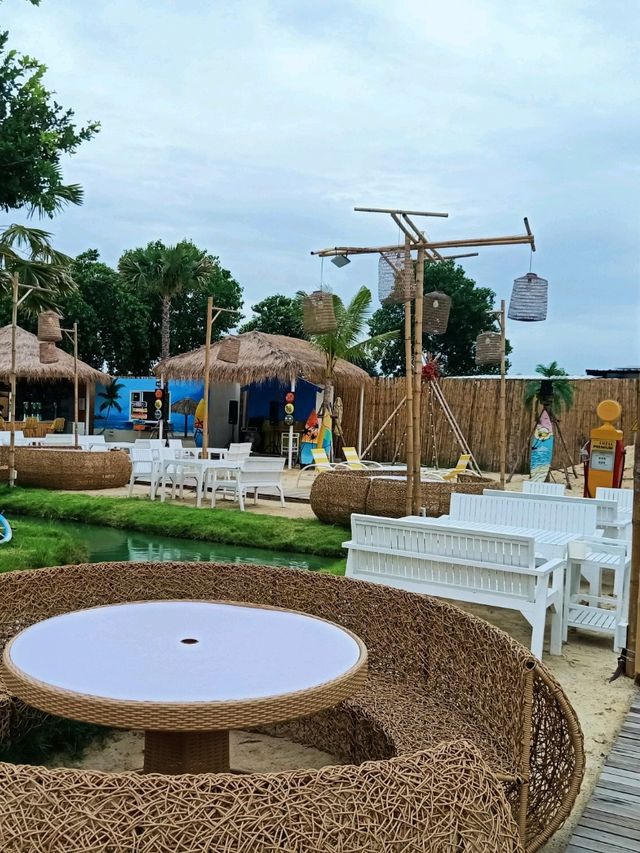 The Beach กลางกรุง ยกชายหาดมาไว้กลางกรุงเทพ