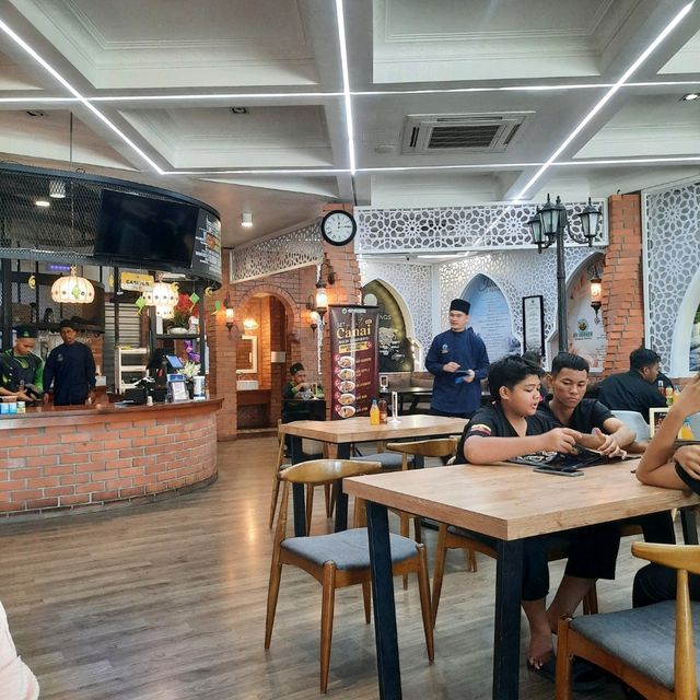 The grandeur restaurant, GH Corner