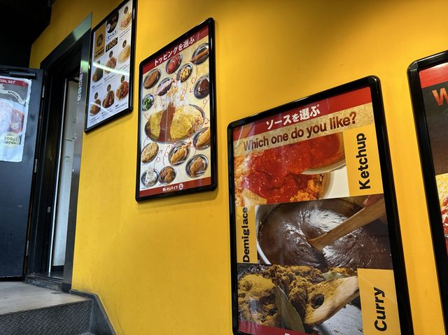 東京・新橋。ランチ限定。ライスの量200g〜500gまで同一料金『男のオムライス EGG BOMB 新橋店』