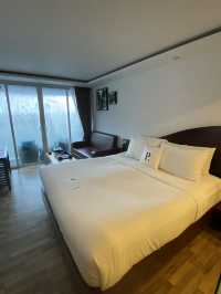 ที่พักติดทะเลบรรยากาศสุดชิล The Privilege Hotel