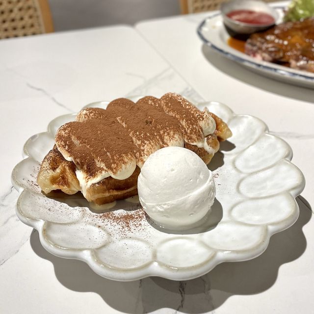 旺角朗豪坊文青café 出色牛角窩夫/扒類任食薯條